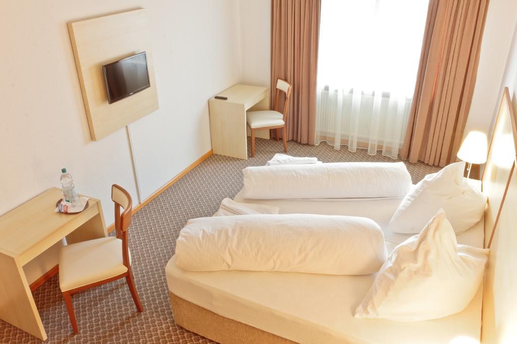 Hotel Ganita Weil am Rhein Zimmer foto