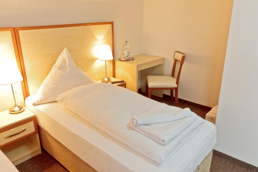 Hotel Ganita Weil am Rhein Zimmer foto